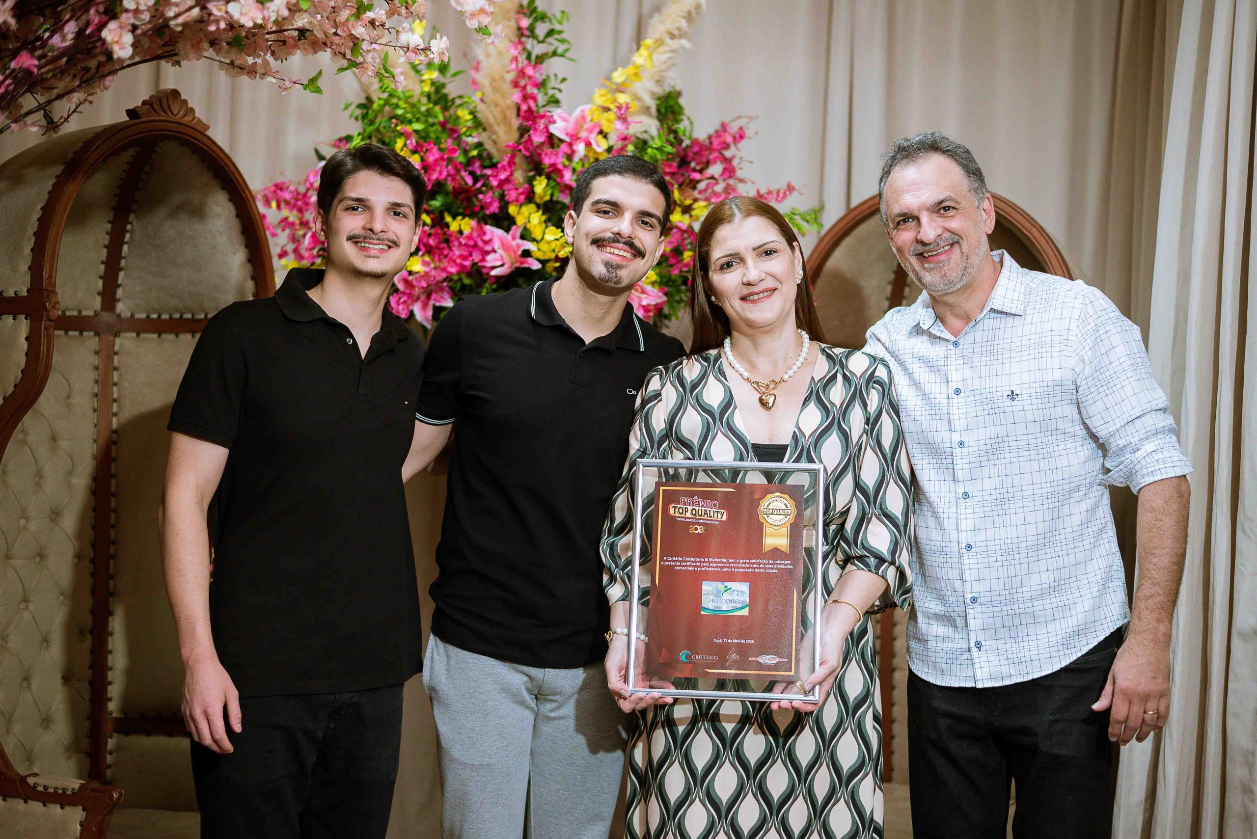 FISIOCENTER – Clínica de Fisioterapia e Escola de Natação (24º ano consecutivo) – Felipe, Henrique, Dra. Cláudia e Dr. Claudemir