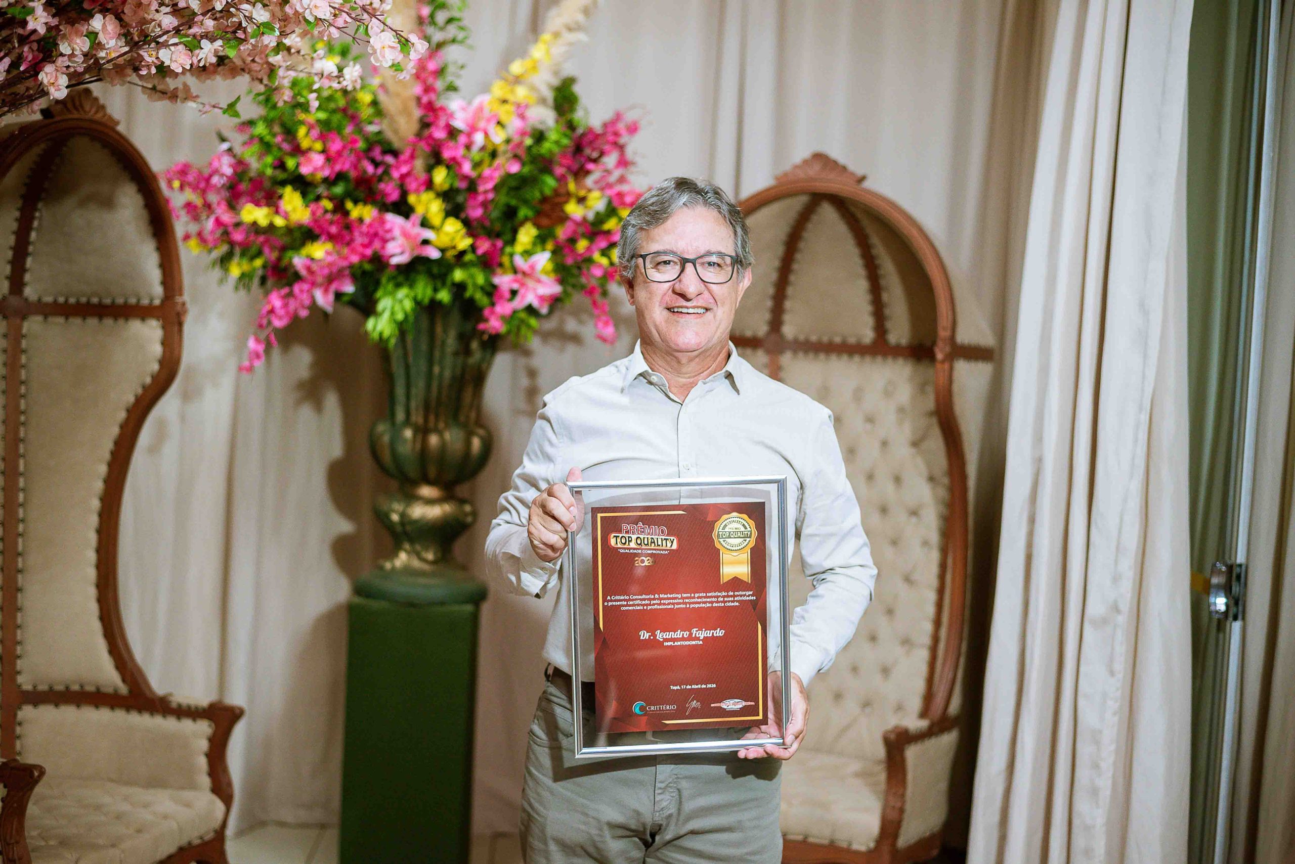 DR. LEANDRO FAJARDO – Implantodontia (19º ano consecutivo)