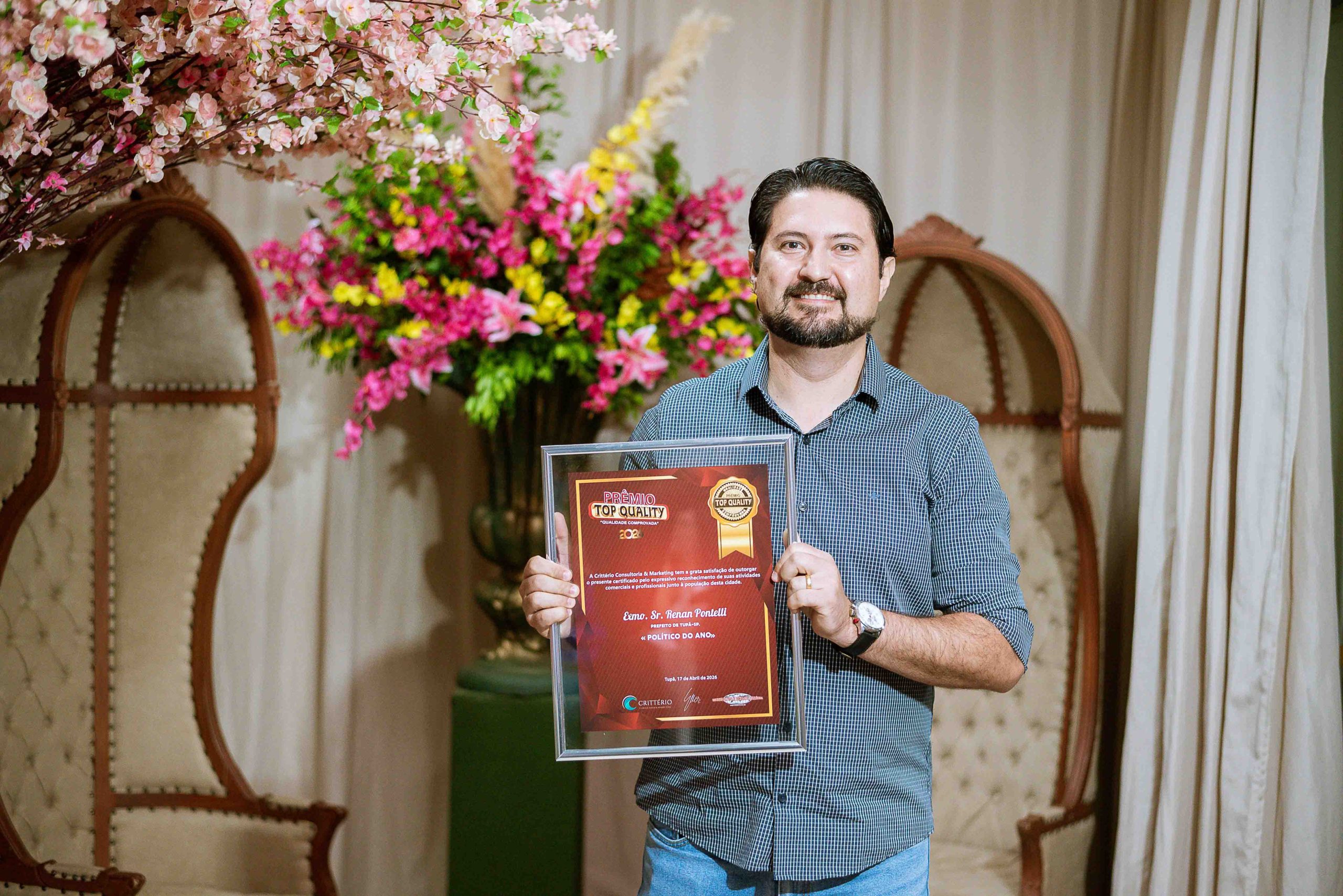 Prefeito de Tupã – Exmo. Sr. RENAN PONTELLI – Político do Ano (2º ano consecutivo) – Repr. por Leandro Marquezi