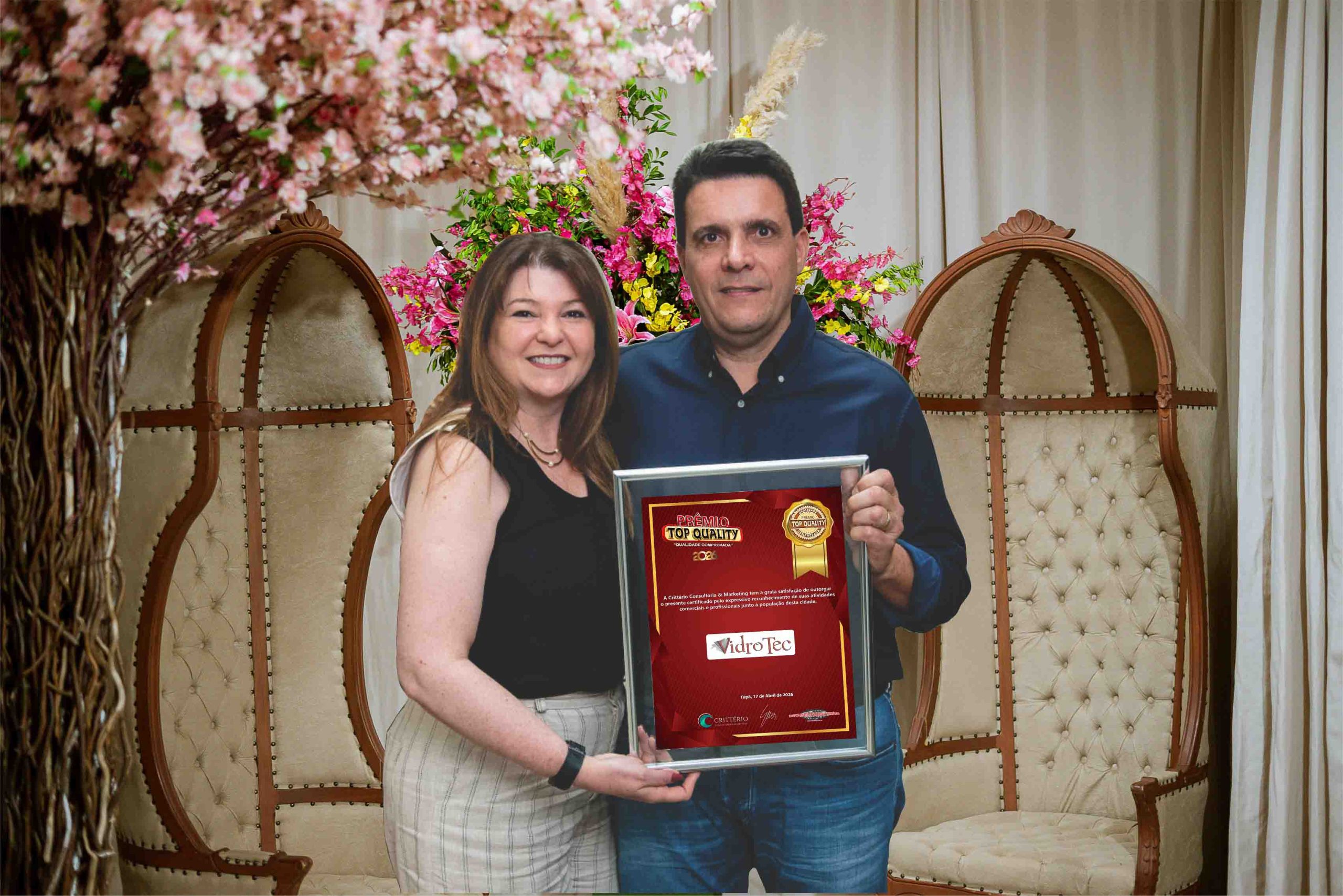 VIDROTEC – Vidraçaria (24º ano consecutivo) – Renata e Sandro